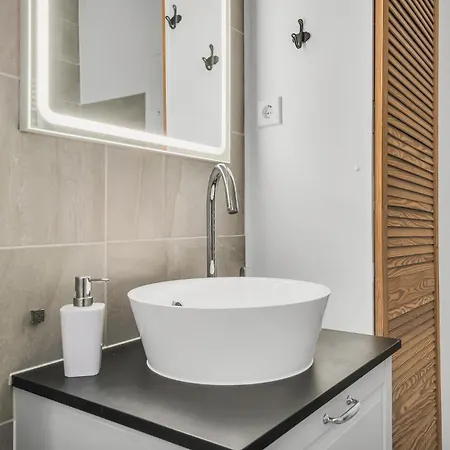 Hirsch Luchs - Zentral - Modern - Gross