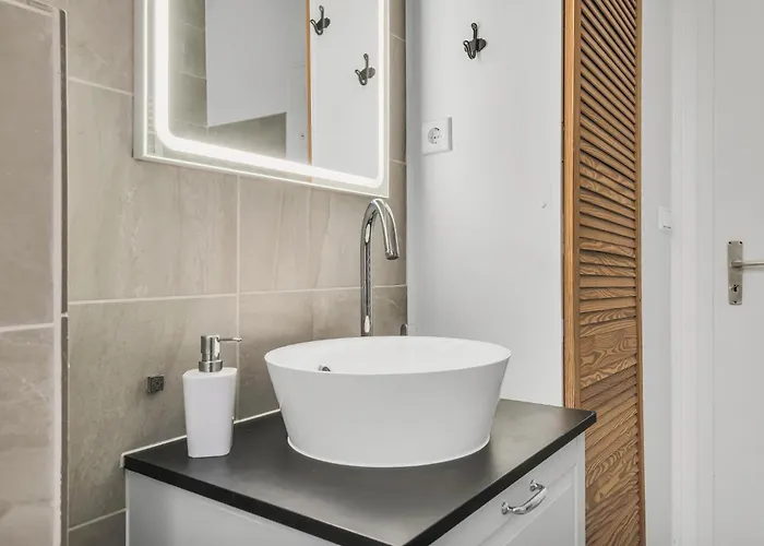 Hirsch Luchs - Zentral - Modern - Gross